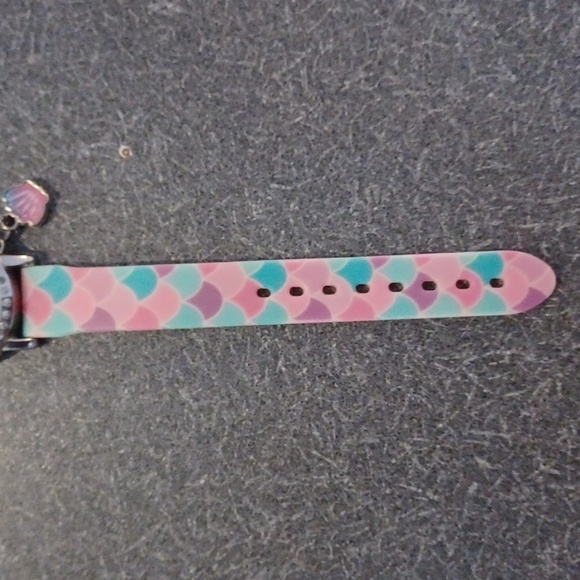 Cute mermaid watch for girls from 4 to 9 years old. - Picture 5 of 10